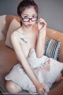 调教套上奶牛榨乳器喷奶水